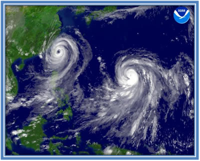 Plik:Typhoon Talim and Typhoon Nabi regional imagery, 2005.08.31 at 1125Z. Centerpoint Latitude- 23-38-46N Longitude- 123-24-01E.jpg